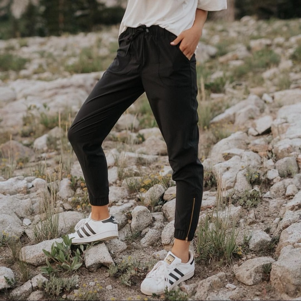 Albion jetsetter comfy black pants.